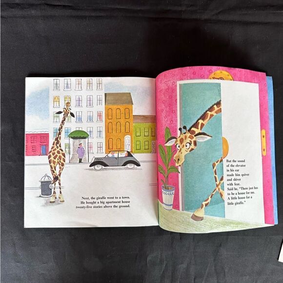 Vintage 1968 Read-along Home for a Giraffe 45 vinyl Record and Book Set - Picture 7 of 10
